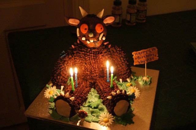 gruffalo food, gruffalo cake, www.toddlebabes.co.uk